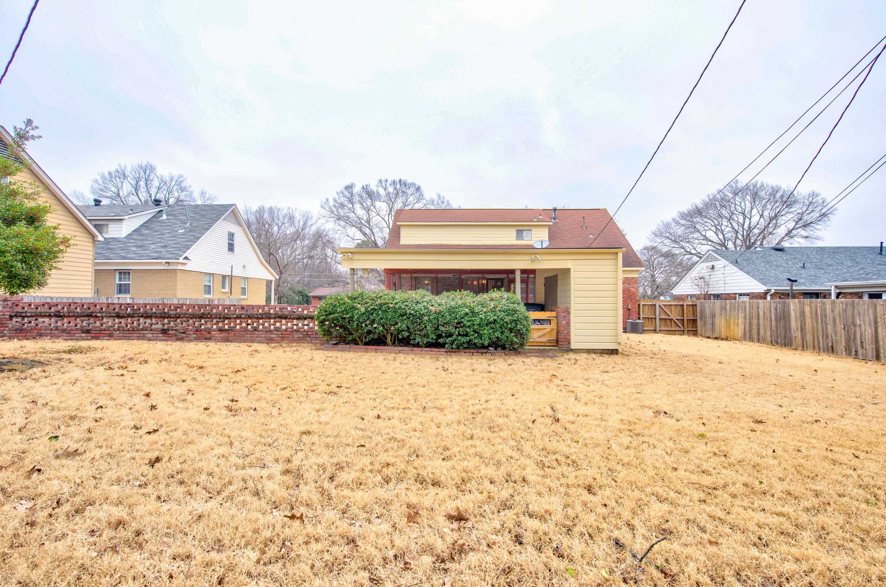 5545 Rich Road Memphis, TN 38120 - Photo 18 of 20 a house with a outdoor space