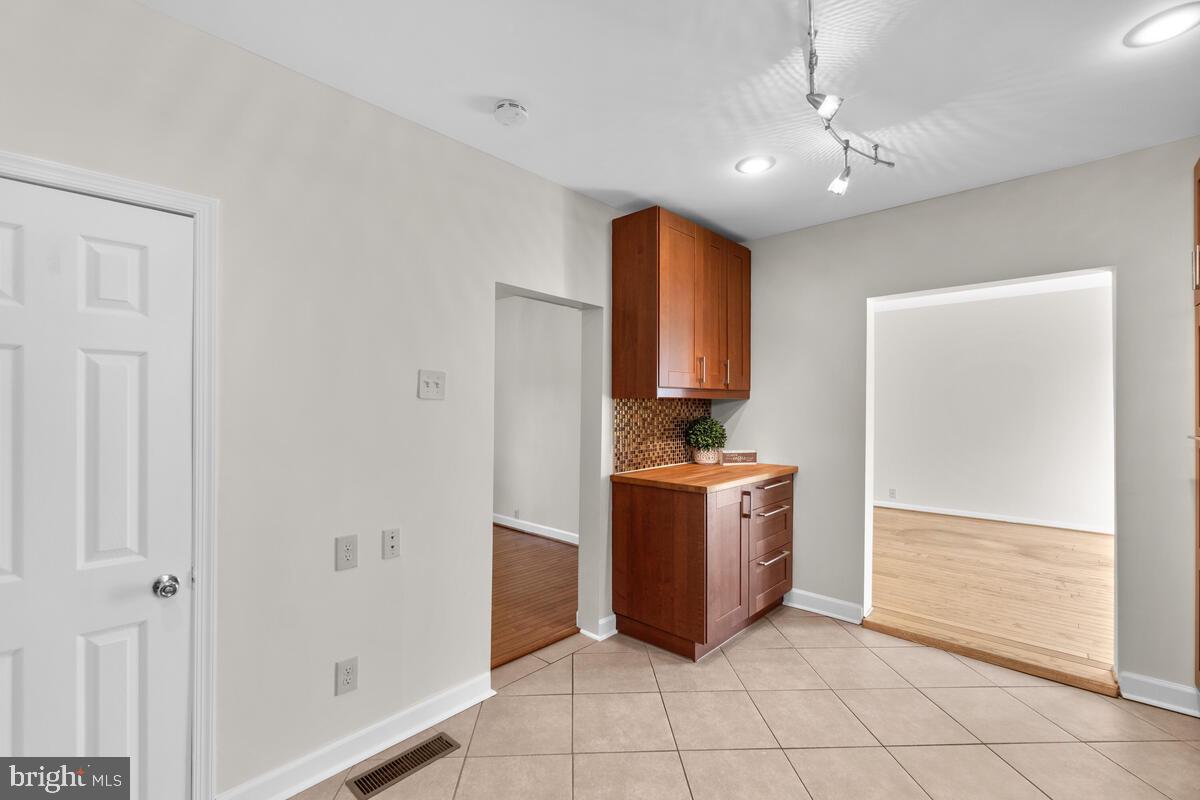 621 Coleraine Road Baltimore, MD 21229 - Photo 11 of 45 Kitchen