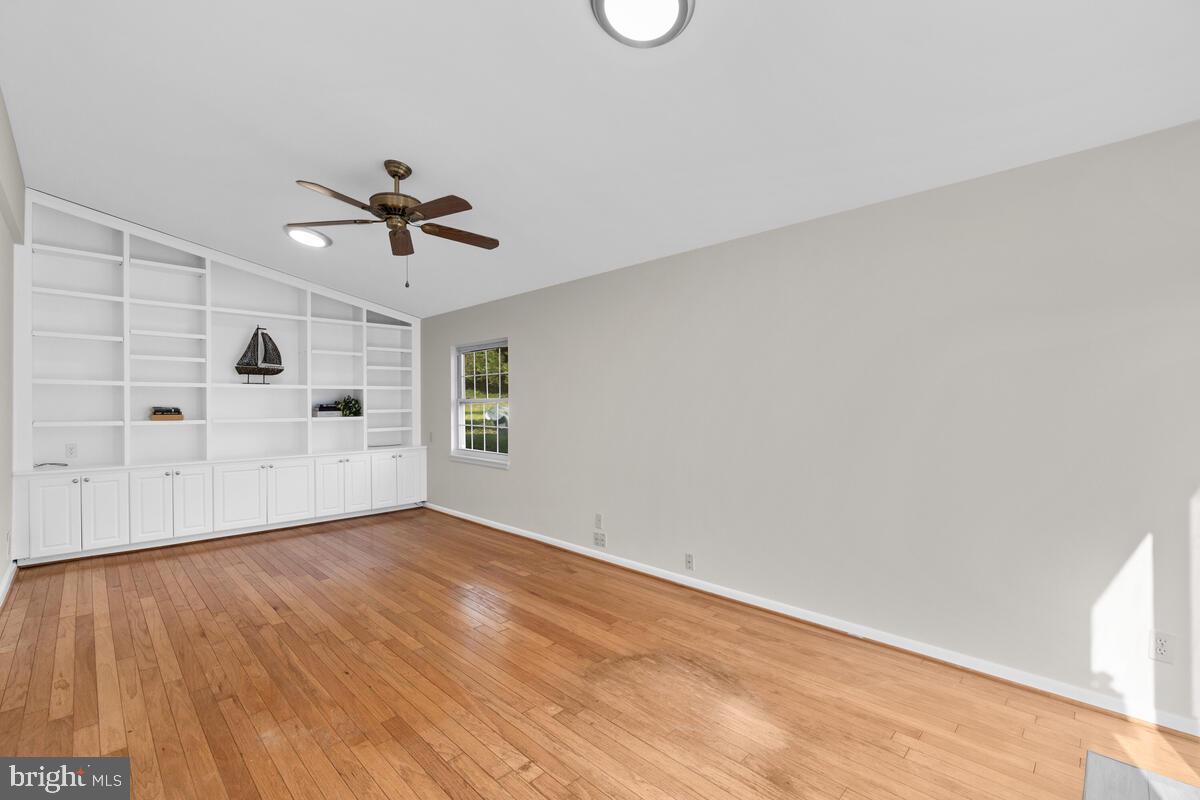 621 Coleraine Road Baltimore, MD 21229 - Photo 14 of 45 Family Room