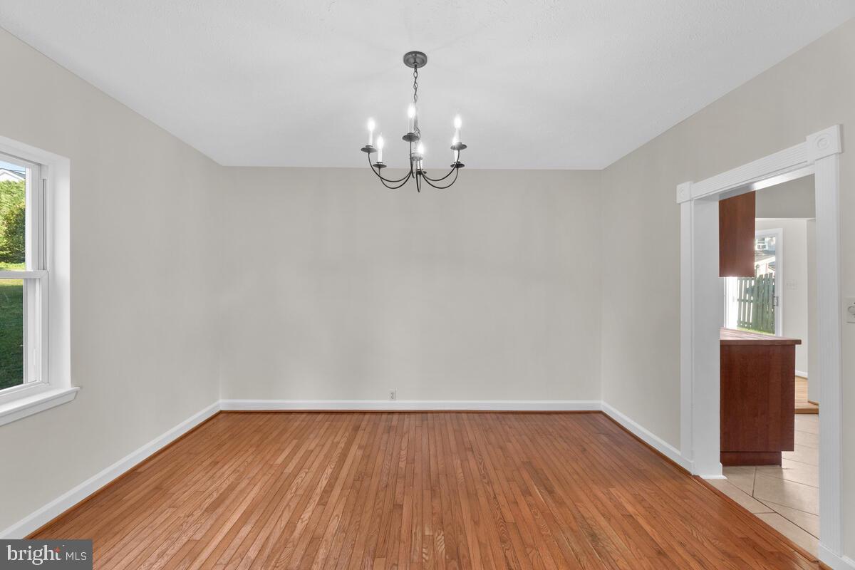 621 Coleraine Road Baltimore, MD 21229 - Photo 18 of 45 Dining Room