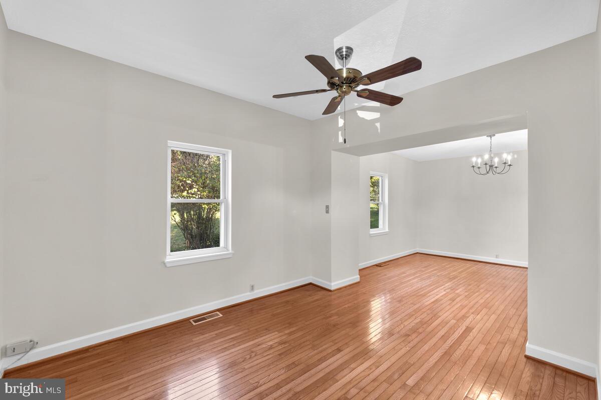 621 Coleraine Road Baltimore, MD 21229 - Photo 23 of 45 Living / Dining Room