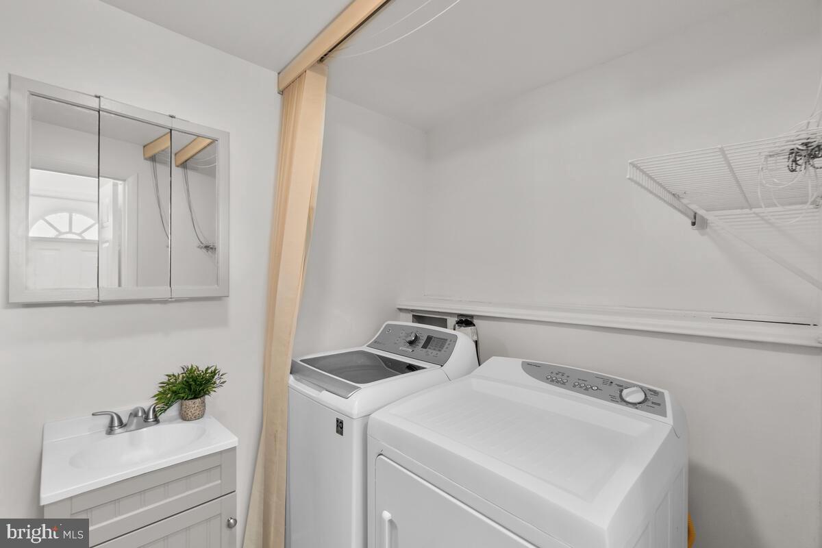 621 Coleraine Road Baltimore, MD 21229 - Photo 25 of 45 Full Bathroom on Main Level