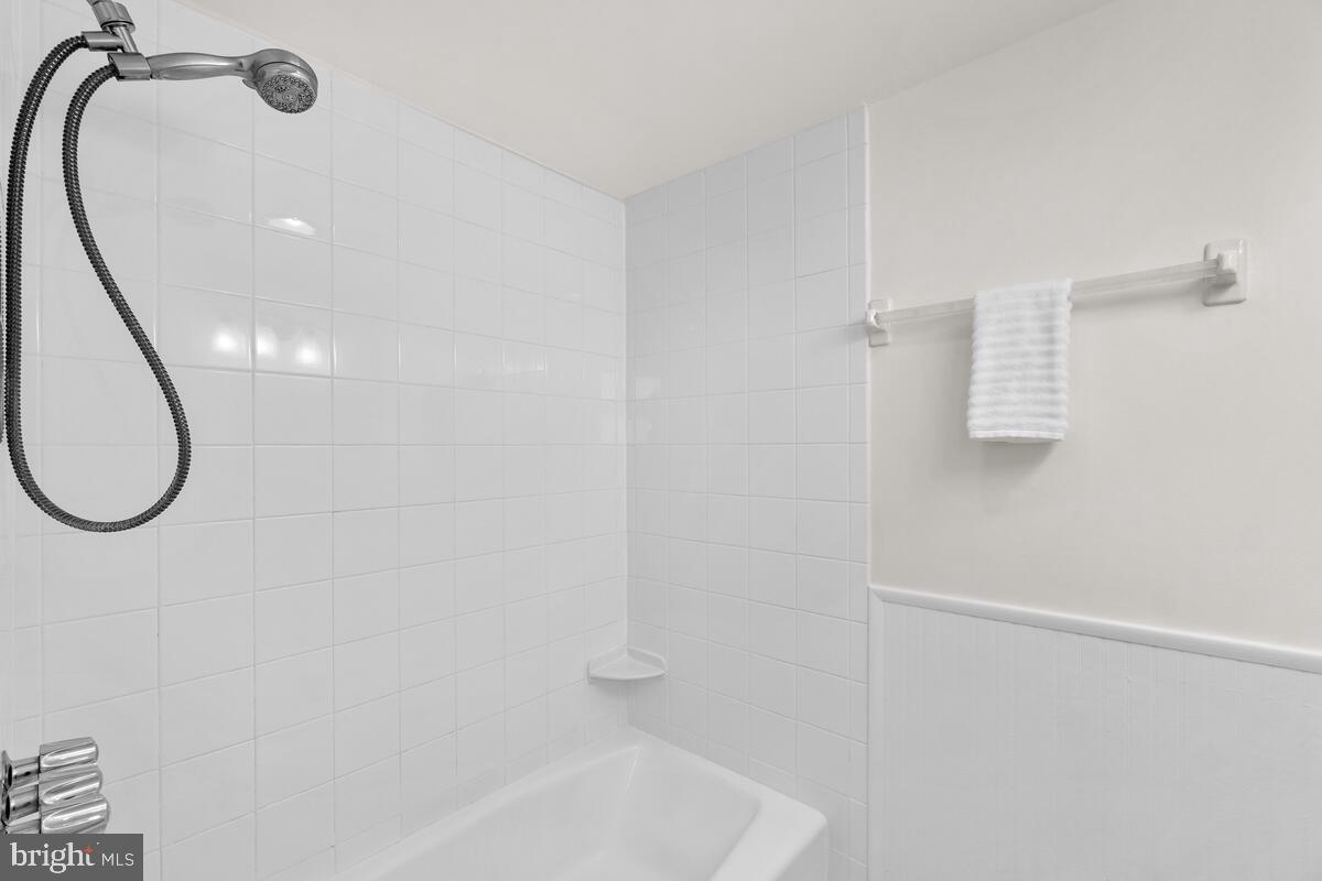 621 Coleraine Road Baltimore, MD 21229 - Photo 35 of 45 Full Bathroom on Upper Level