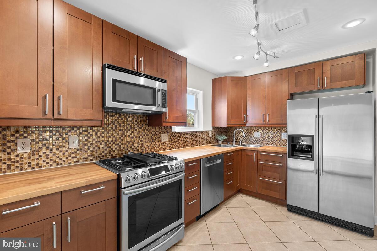 621 Coleraine Road Baltimore, MD 21229 - Photo 5 of 45 Kitchen