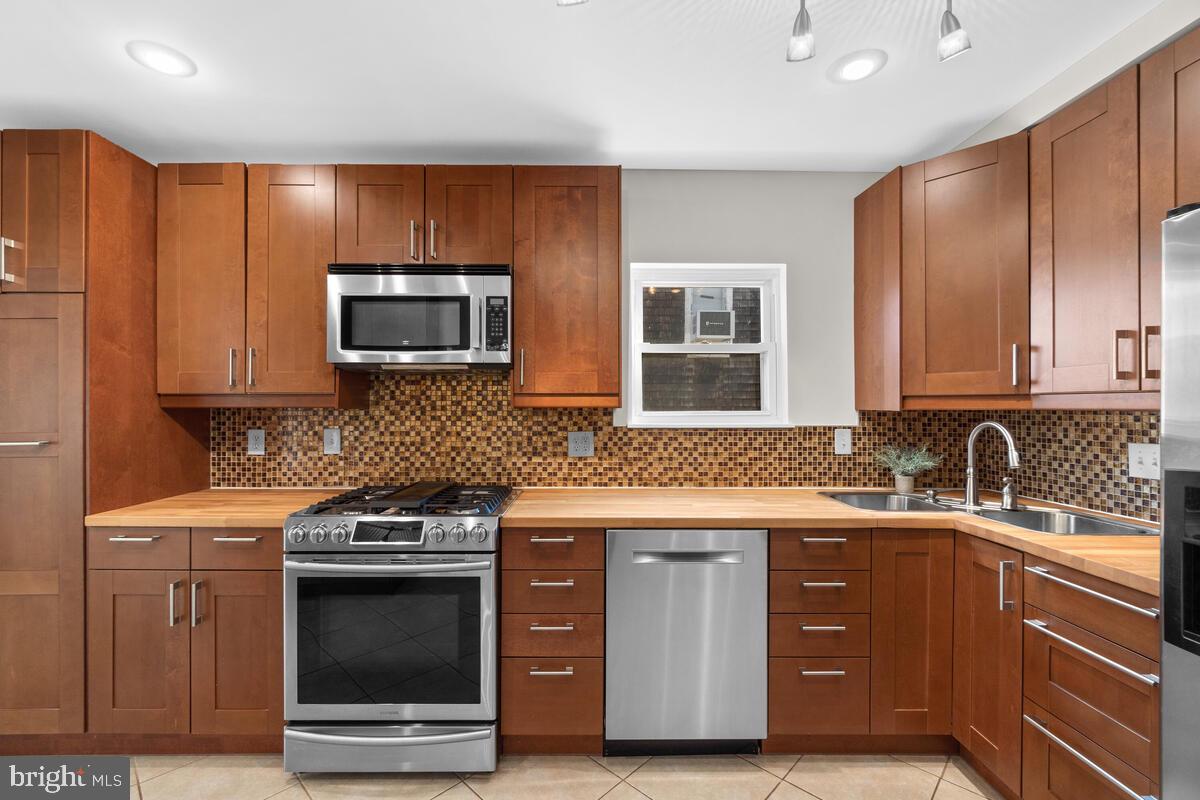 621 Coleraine Road Baltimore, MD 21229 - Photo 10 of 45 Kitchen