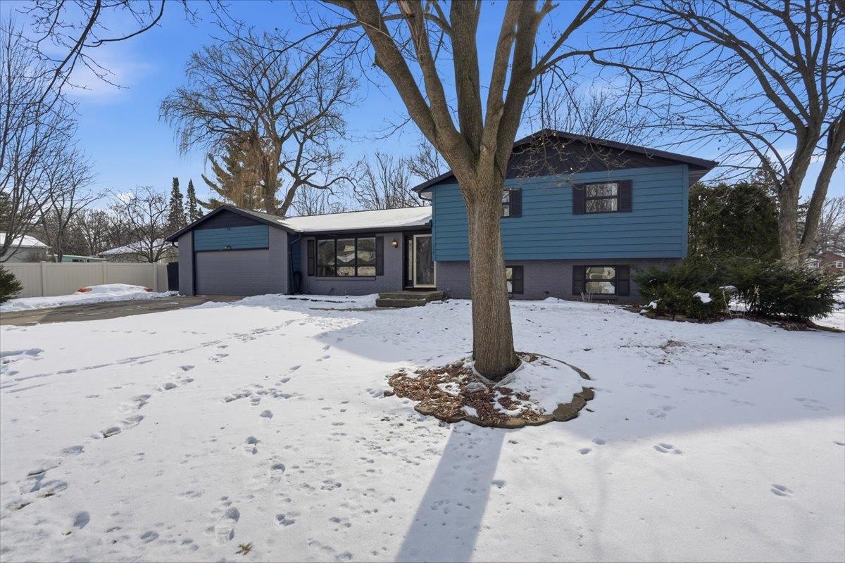 1515 Calico Lane Sun Prairie, WI 53590 - Photo 3 of 48