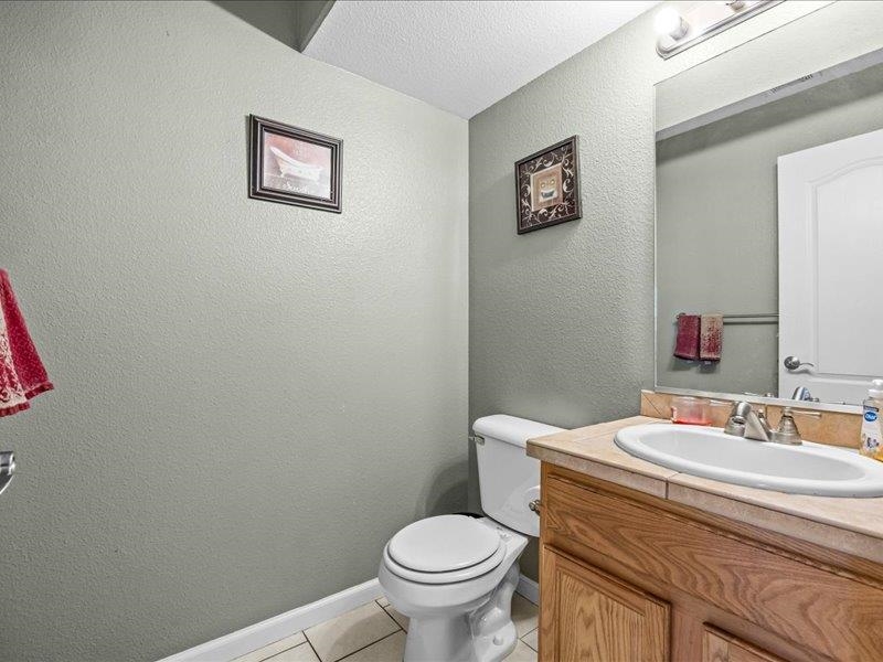 2860 B B 3/4 Road Grand Junction, CO 81503 - Photo 25 of 29 a bathroom with a toilet and a sink