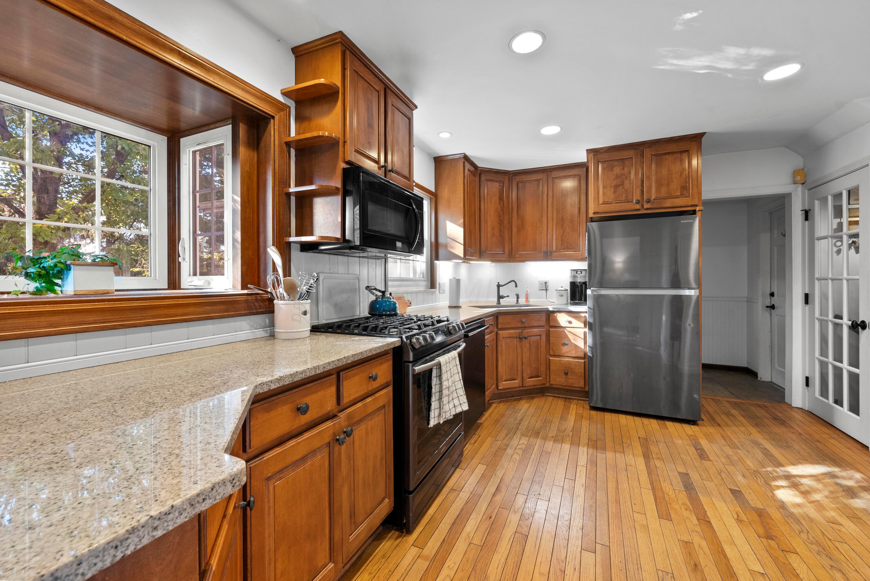 2561 Chester Road Upper Arlington, OH 43221 - Photo 10 of 38 Kitchen