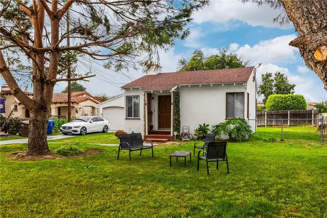 a backyard of a house with table and chairs