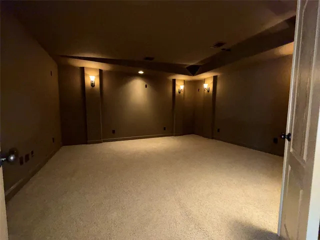 a view of backyard with garden