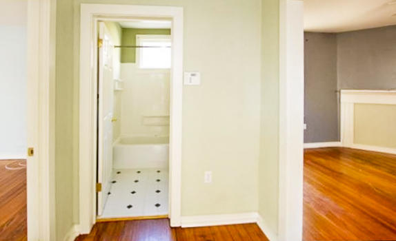 149 Spring Street Charleston, SC 29403 - Photo 31 of 43 B. Bathroom 1