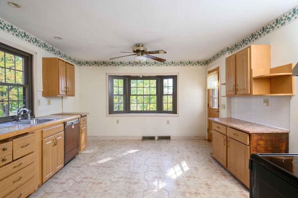 15 Edgehill Road Braintree, MA 02184 - Photo 9 of 31 Gallery Image 9