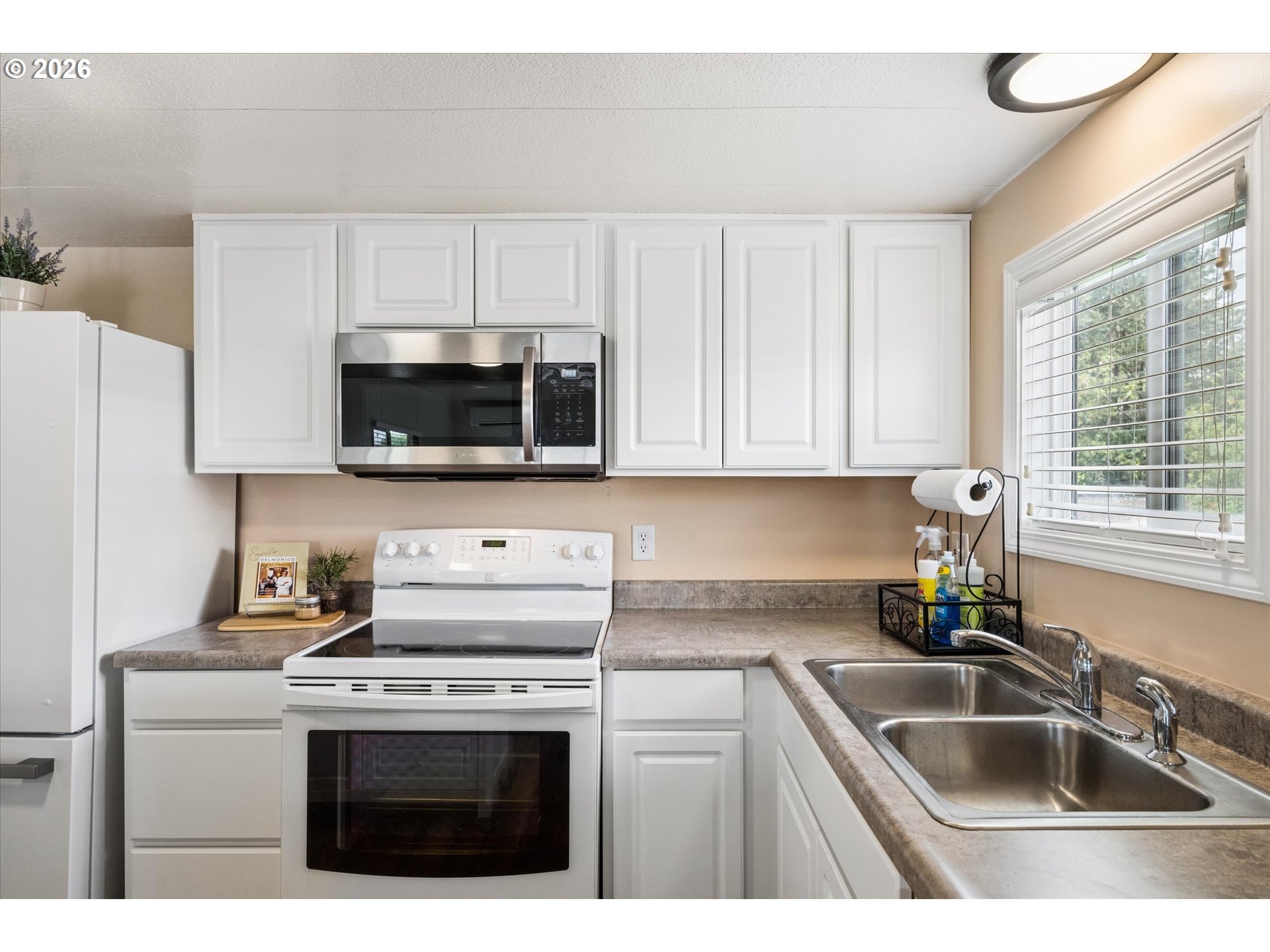 2150 Laura Street, Unit 81 Springfield, OR 97477 - Photo 10 of 27 Kitchen