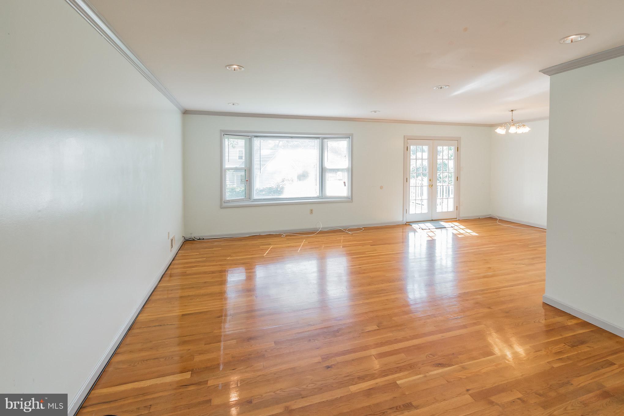 11519 Taber Street Silver Spring, MD 20902 - Photo 8 of 28 Living Room