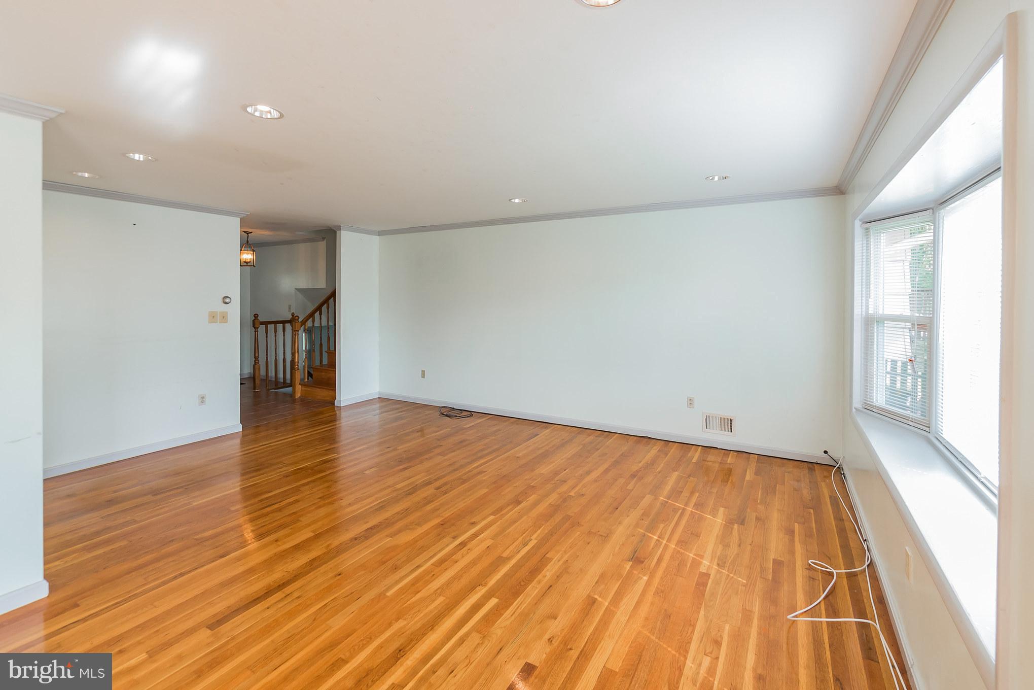 11519 Taber Street Silver Spring, MD 20902 - Photo 10 of 28 Living Room