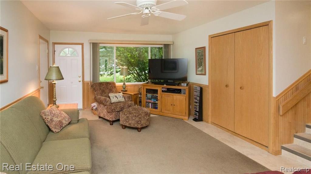 450 Elmhill Road Rochester Hills, MI 48306 - Photo 4 of 31