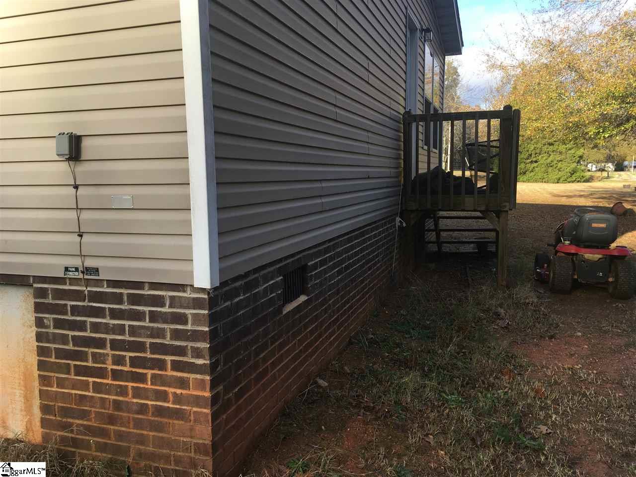 140 Greenpond Road Gray Court, SC 29645 - Photo 5 of 15