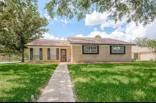 $2,400 | 9654 Meadowland Drive, Houston, TX 77063