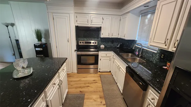 $2,400 | 9654 Meadowland Drive, Houston, TX 77063