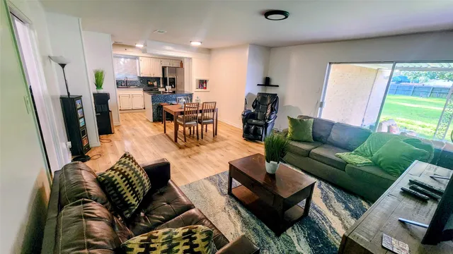 $2,400 | 9654 Meadowland Drive, Houston, TX 77063