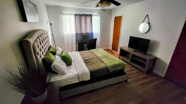 $2,400 | 9654 Meadowland Drive, Houston, TX 77063