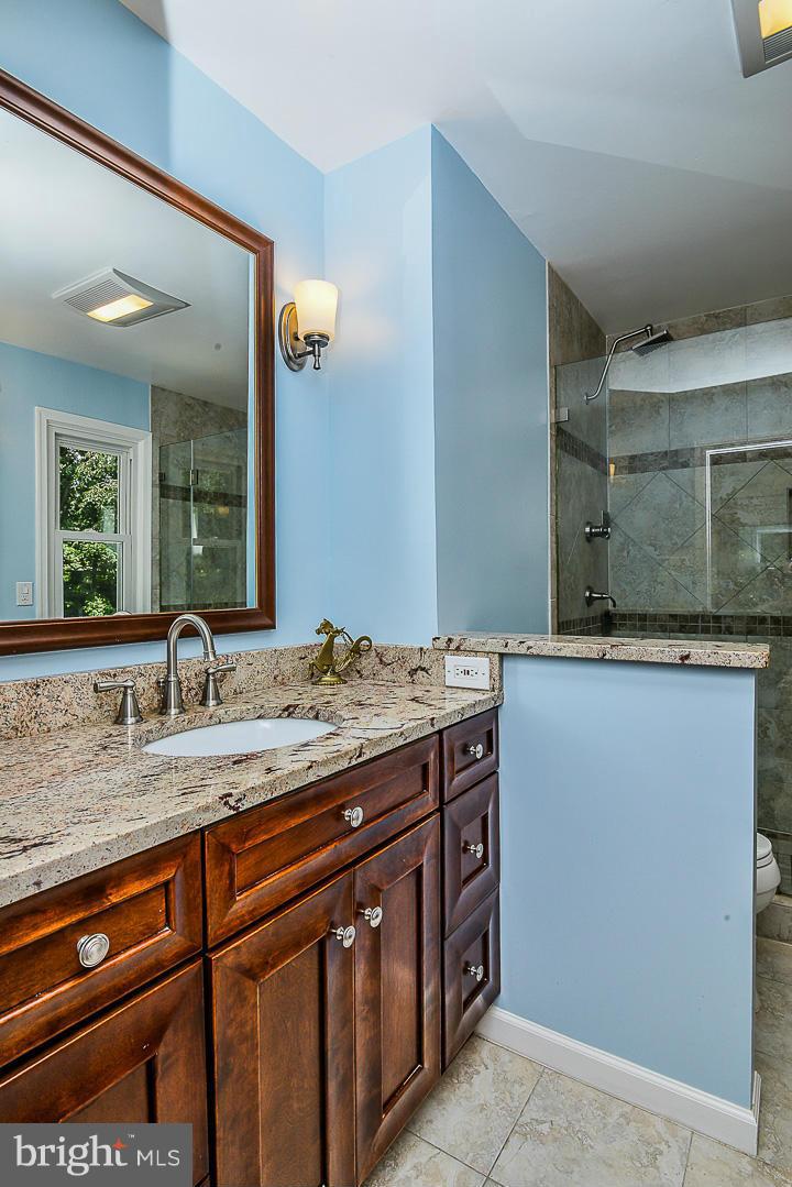 5200 Ruffner Woods Court Burke, VA 22015 - Photo 14 of 30 Bath