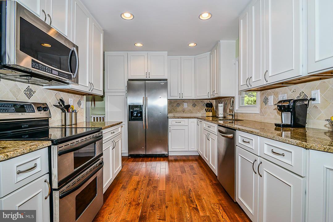5200 Ruffner Woods Court Burke, VA 22015 - Photo 3 of 30 Kitchen