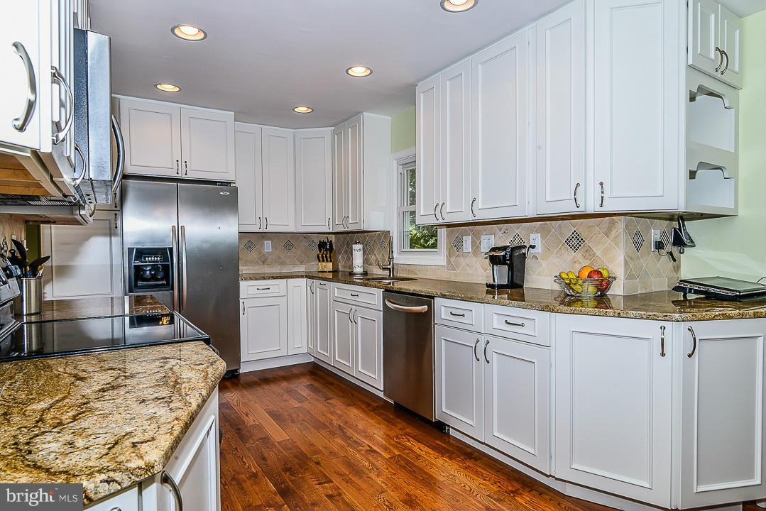 5200 Ruffner Woods Court Burke, VA 22015 - Photo 4 of 30 Kitchen