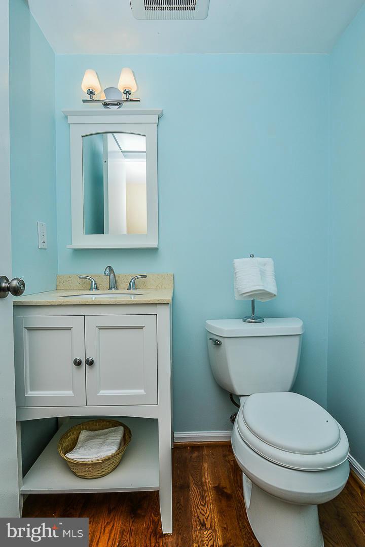 5200 Ruffner Woods Court Burke, VA 22015 - Photo 8 of 30 Bath