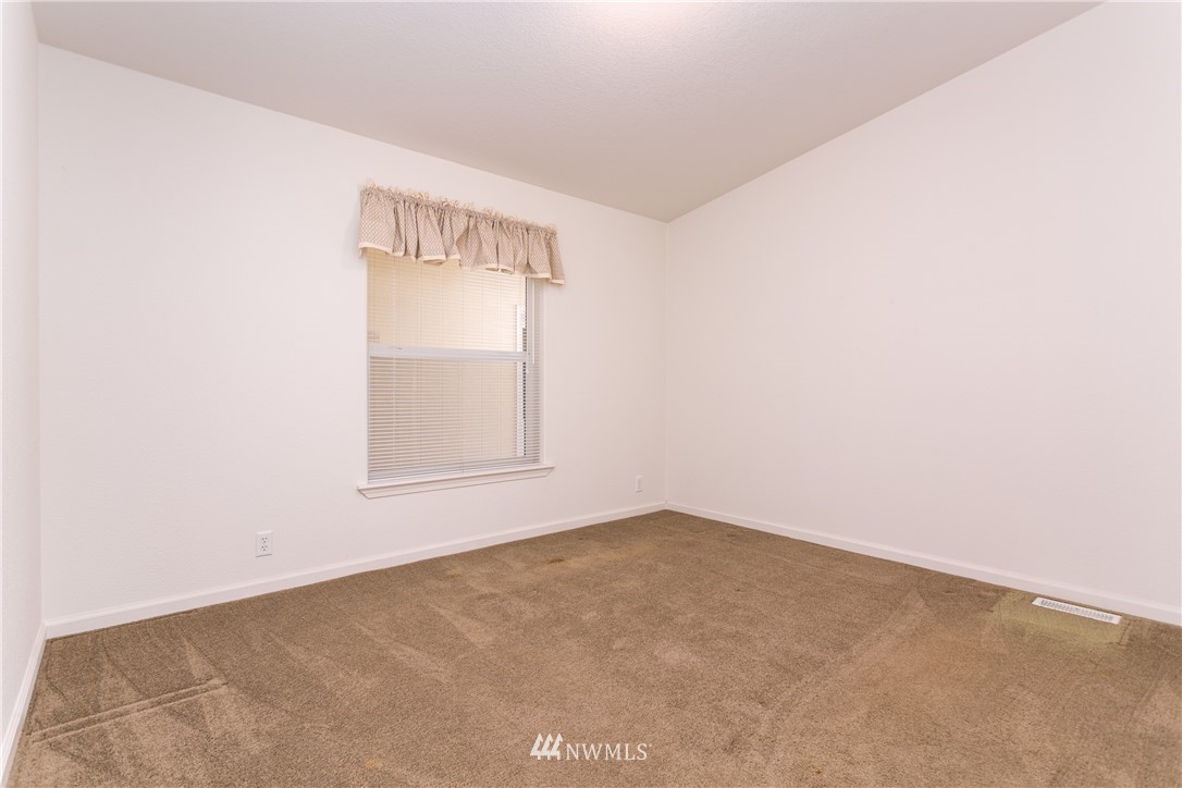 5200 Guide Meridian Bellingham, WA 98226 - Photo 22 of 39 an empty room with a window