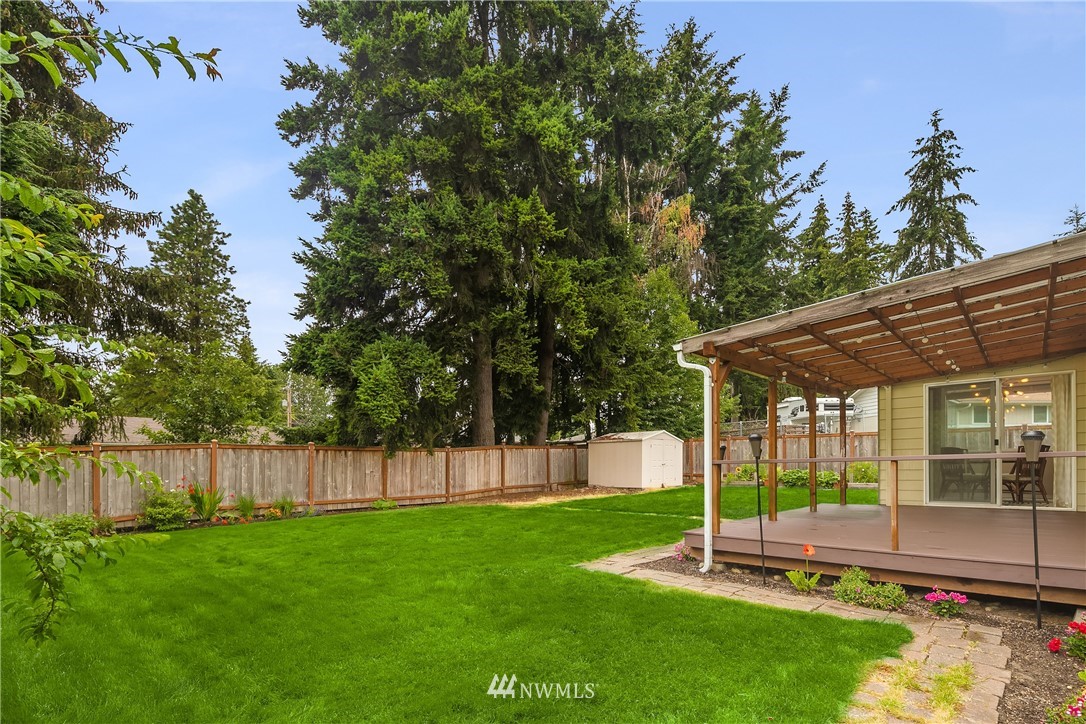 909 Graham Avenue Northeast Renton, WA 98059 - Photo 29 of 32 a view of a house with backyard and porch