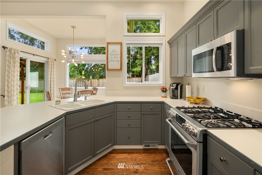 909 Graham Avenue Northeast Renton, WA 98059 - Photo 8 of 32 a kitchen with stainless steel appliances granite countertop a stove and a sink