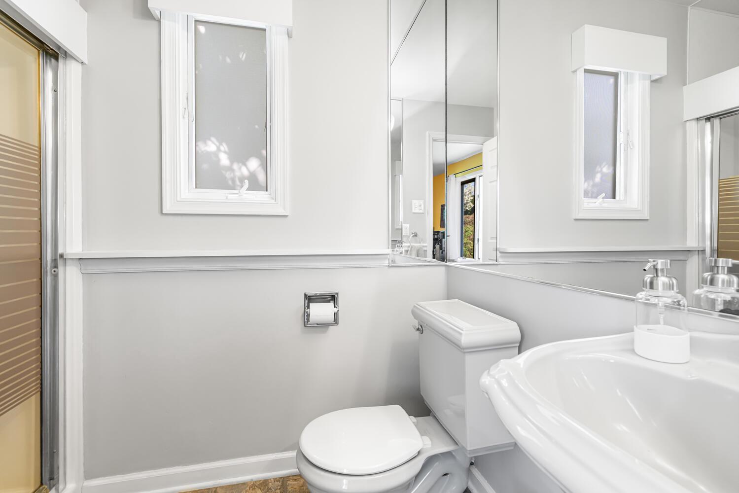 315 Edgemore Road Secane, PA 19018 - Photo 18 of 35 First floor full bathroom.
