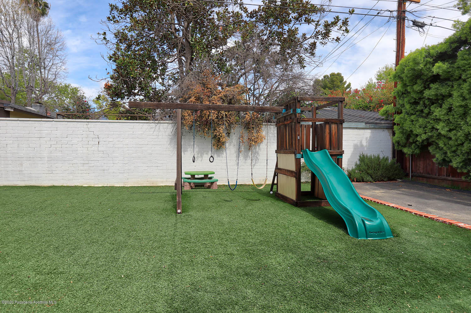 3577 Thorndale Road Pasadena, CA 91107 - Photo 22 of 34 a backyard of a house with lots of green space