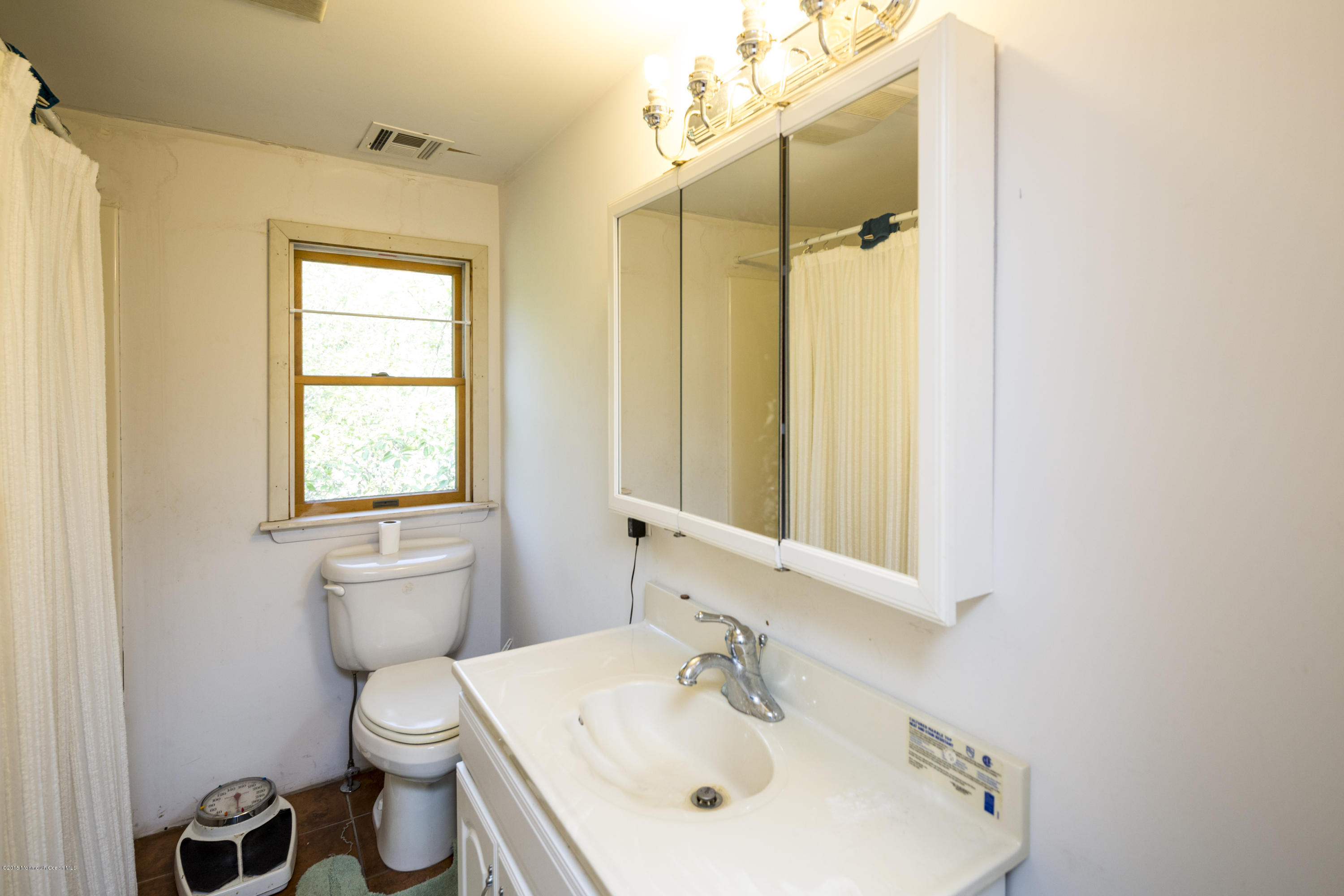 915 Orchard Road Red Bank, NJ 07701 - Photo 12 of 13 15_Bathroom
