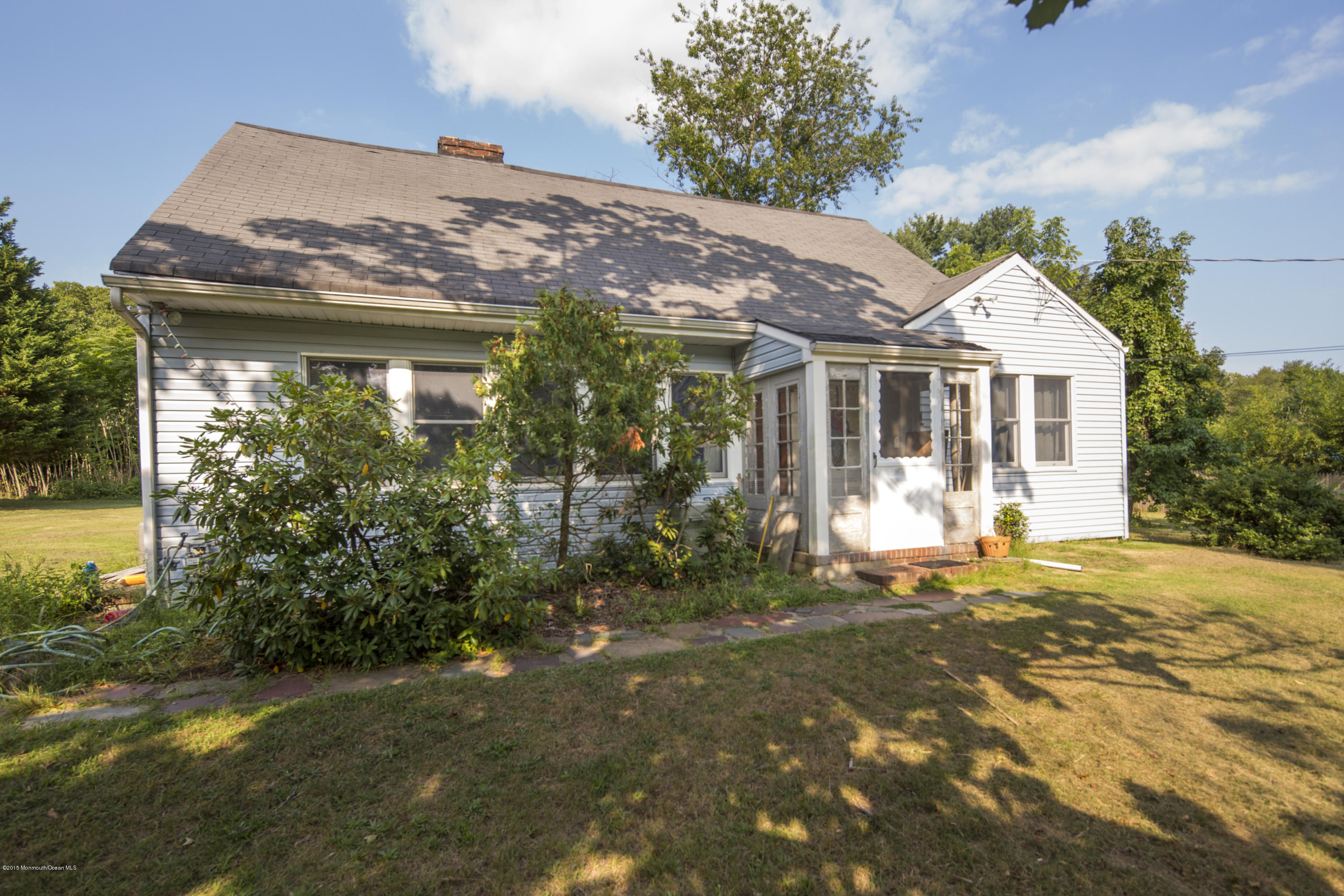 03_House Front-5