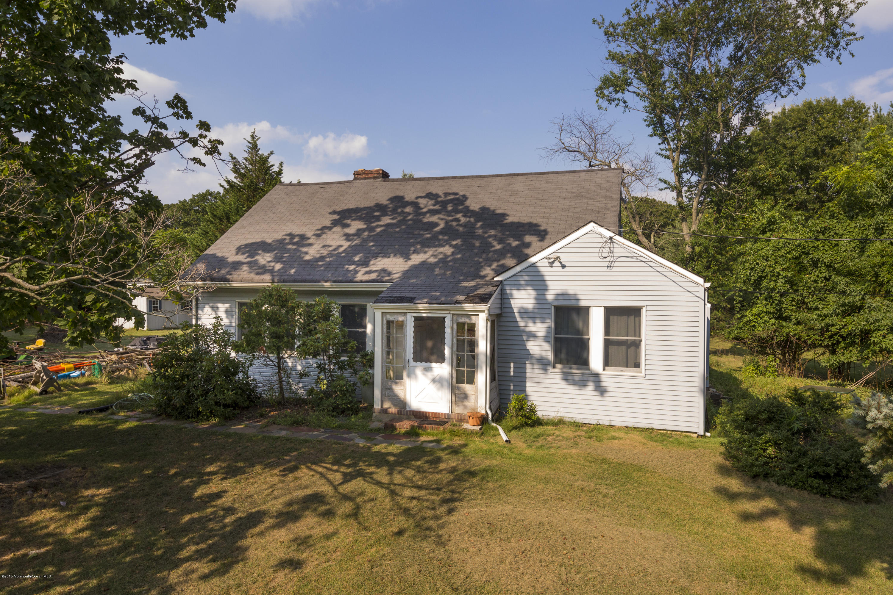 04_House Front-6