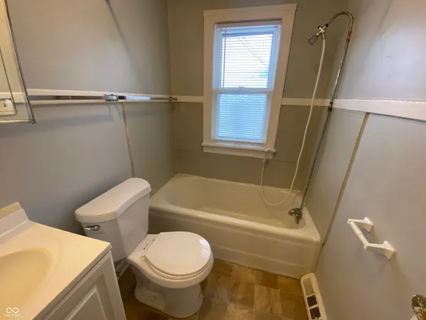 $800 | 1308 North Chester Avenue, Indianapolis, IN 46201