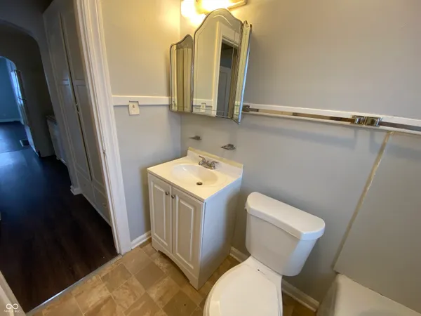 $800 | 1308 North Chester Avenue, Indianapolis, IN 46201