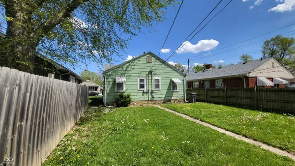 $800 | 1308 North Chester Avenue, Indianapolis, IN 46201