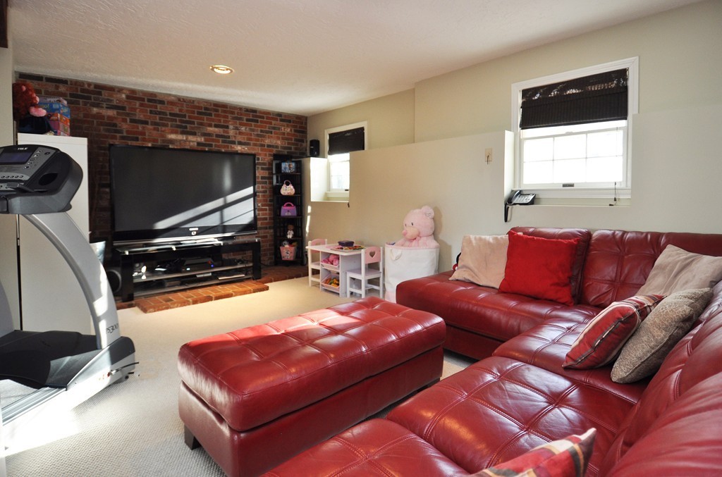 15 Mansion Road Wakefield, MA 01880 - Photo 15 of 20 Gallery Image 15