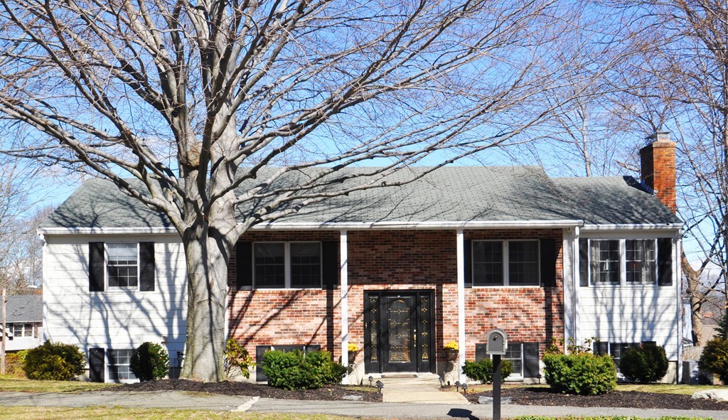 15 Mansion Road Wakefield, MA 01880 - Photo 2 of 20 Gallery Image 2