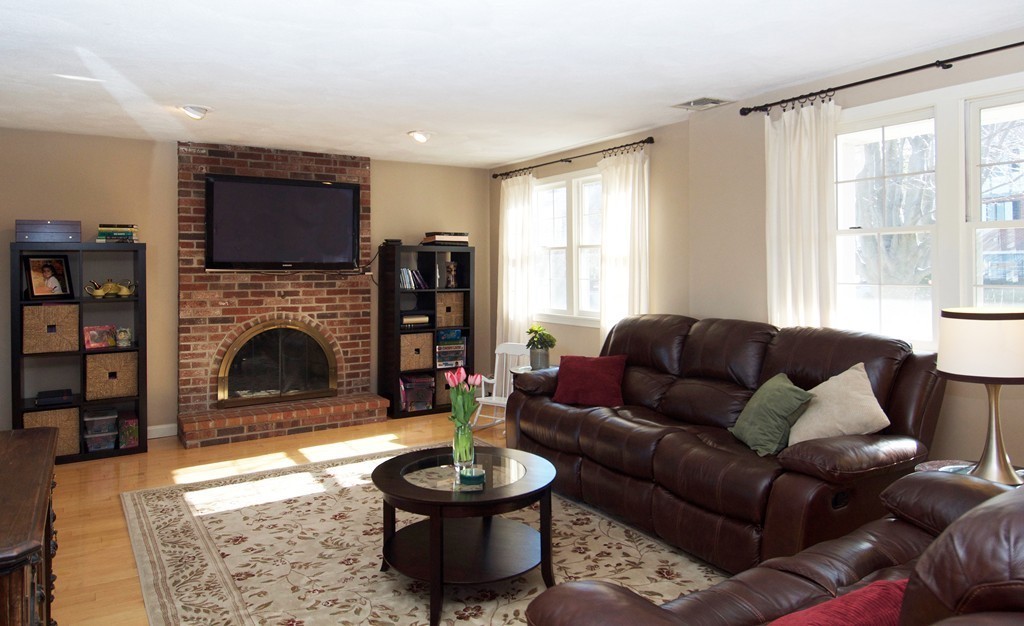 15 Mansion Road Wakefield, MA 01880 - Photo 4 of 20 Gallery Image 4