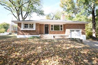 109 Maple Lane Ballwin, MO 63011 - Photo 1 of 15 Gallery Image 1