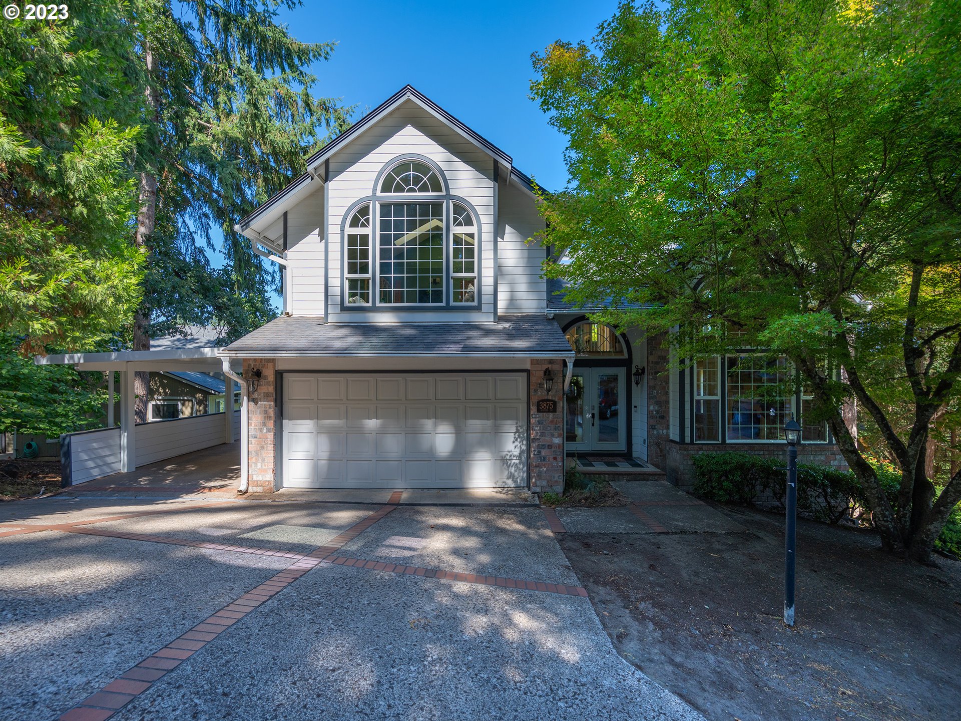 3875 Ashford Drive Eugene, OR 97405 - Photo 2 of 44 a front view of a house with a yard and garage