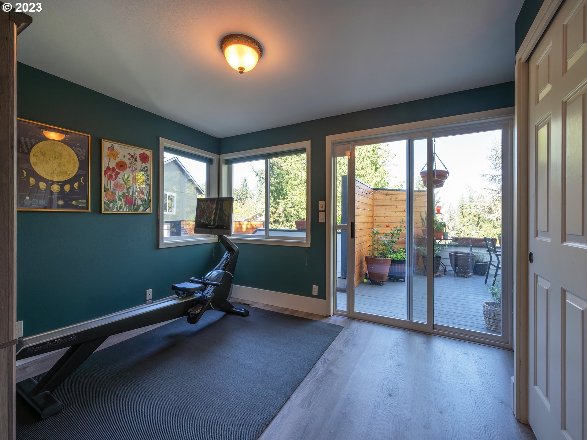 3875 Ashford Drive Eugene, OR 97405 - Photo 21 of 44 a room with window