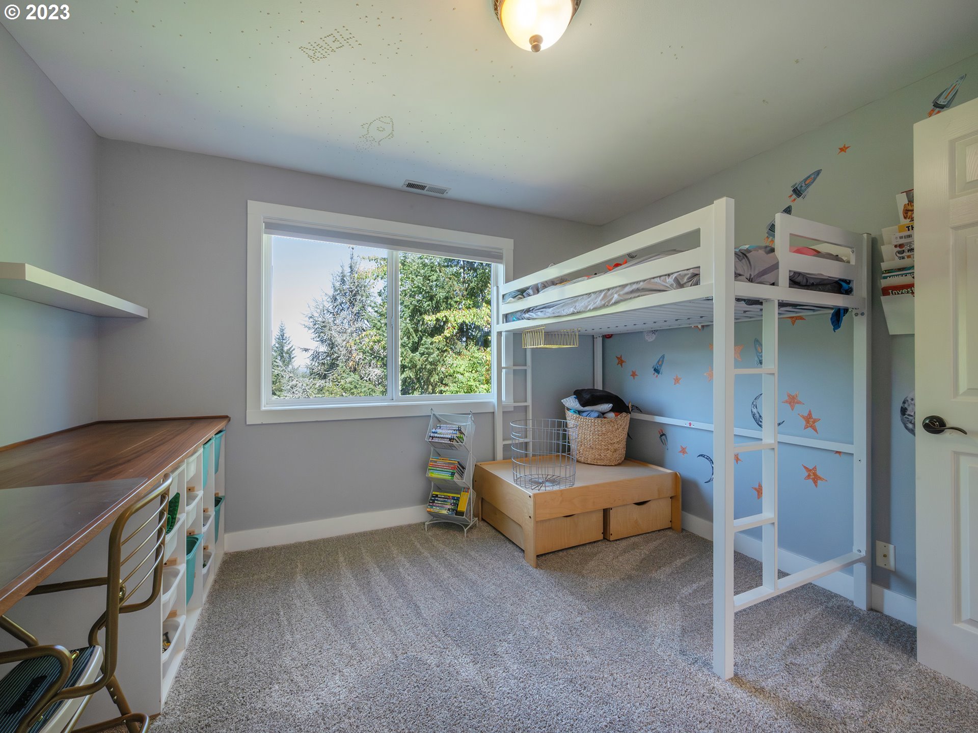 3875 Ashford Drive Eugene, OR 97405 - Photo 24 of 44 a bedroom with a bed and a window