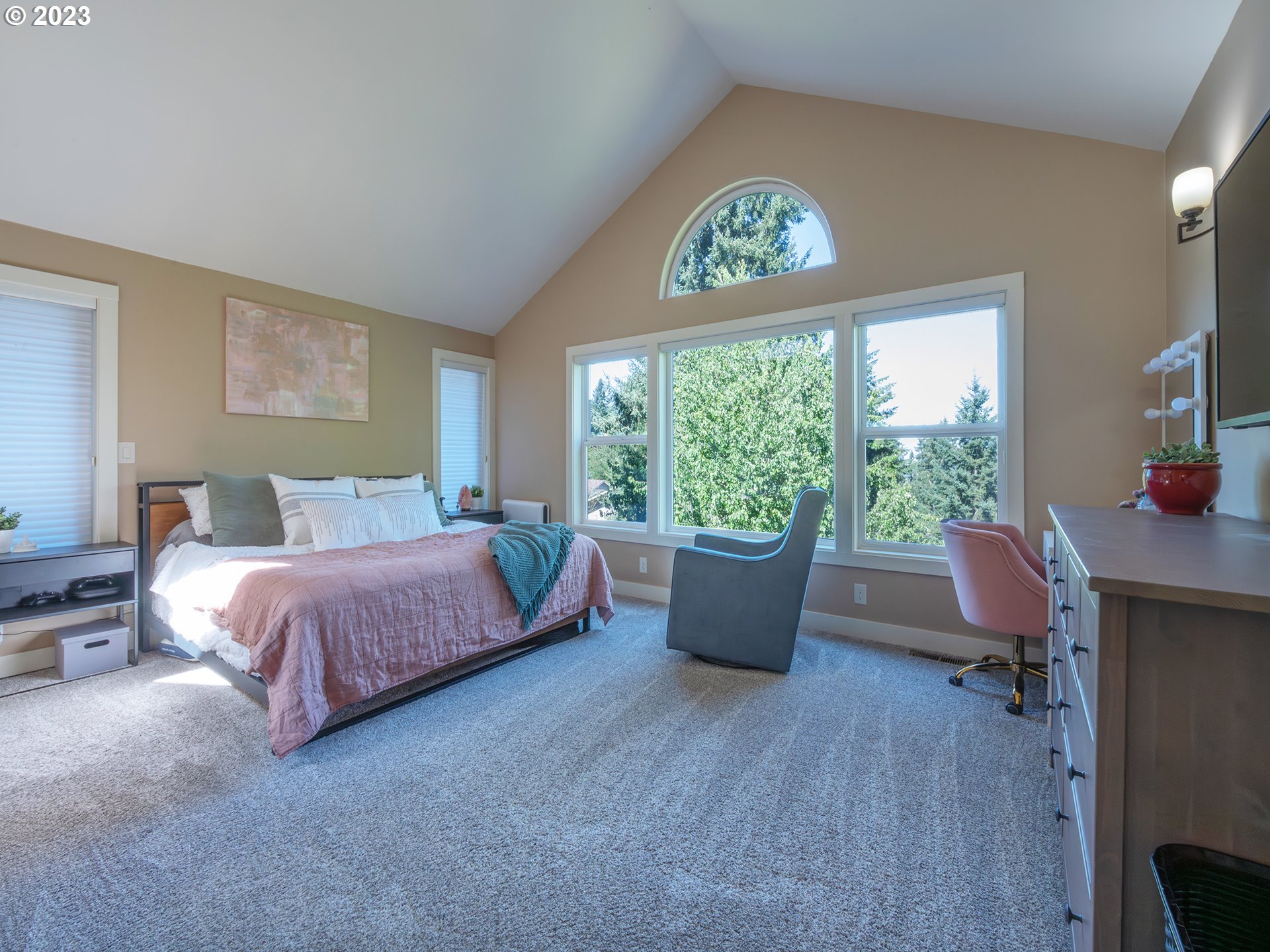 3875 Ashford Drive Eugene, OR 97405 - Photo 25 of 44 a spacious bedroom with a bed and a desk