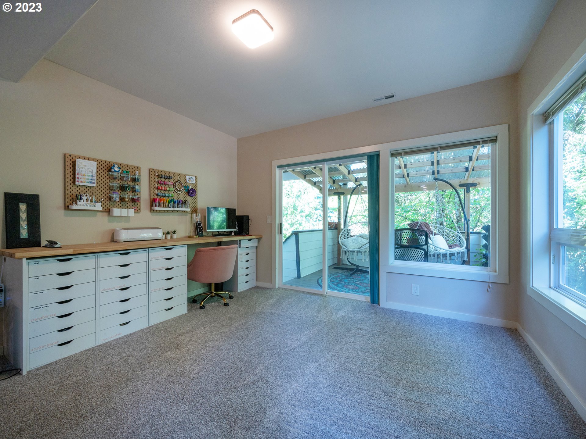 3875 Ashford Drive Eugene, OR 97405 - Photo 30 of 44 a room with window