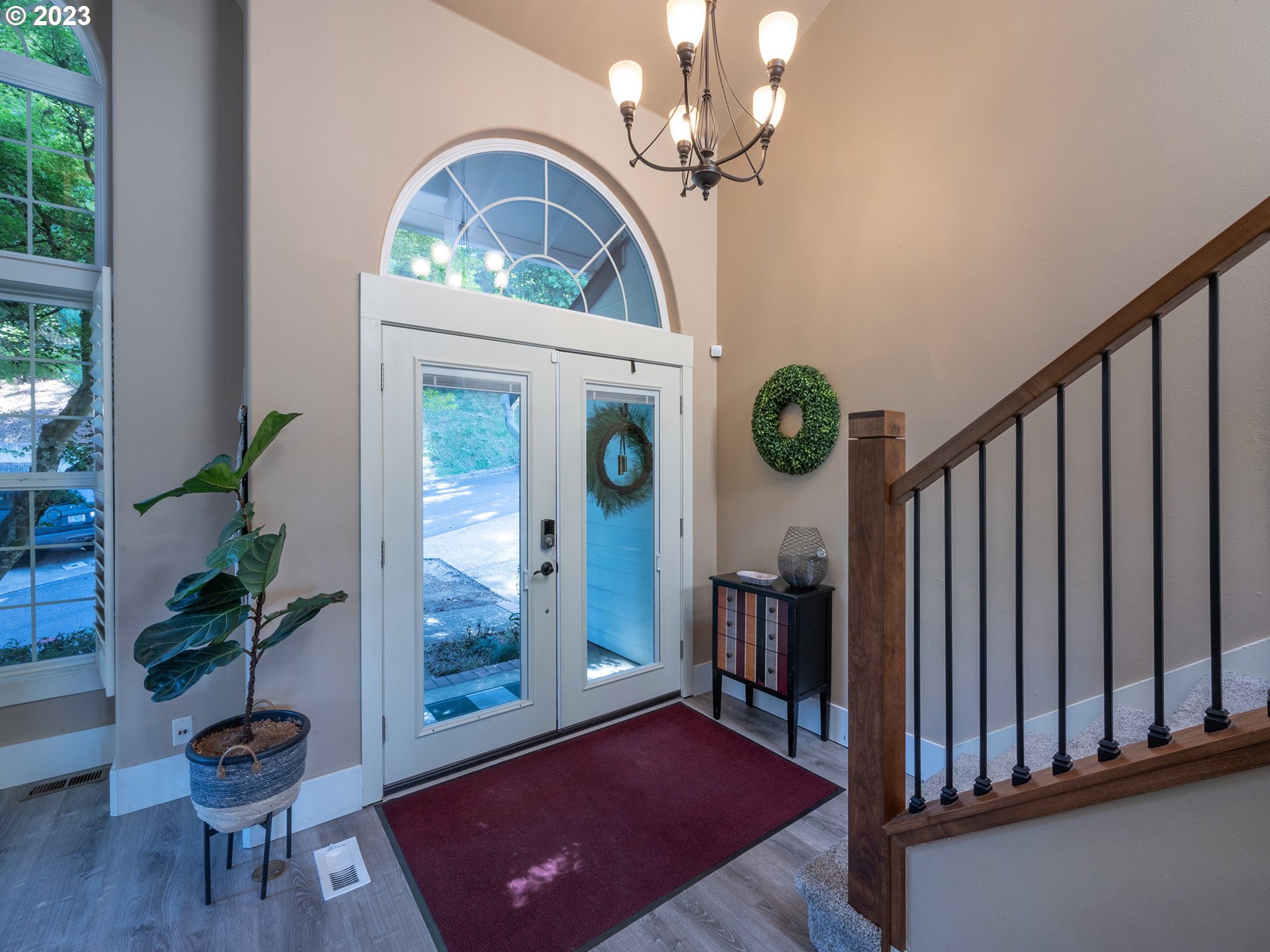 3875 Ashford Drive Eugene, OR 97405 - Photo 4 of 44 a view of a livingroom with furniture and hardwood floor